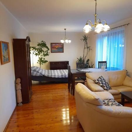 Appartement Bronowice- Parter Domu à Cracovie Extérieur photo
