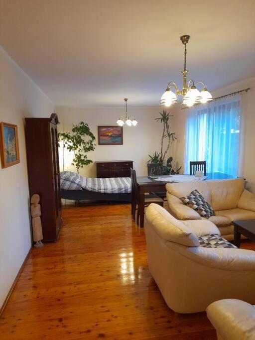 Appartement Bronowice- Parter Domu à Cracovie Extérieur photo