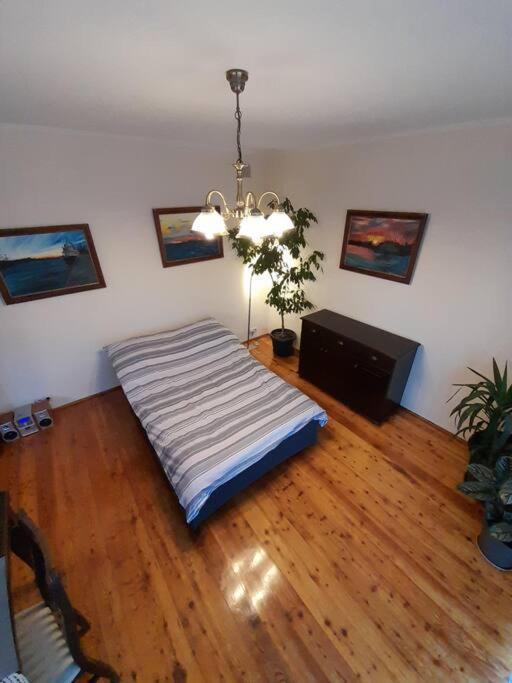 Appartement Bronowice- Parter Domu à Cracovie Extérieur photo